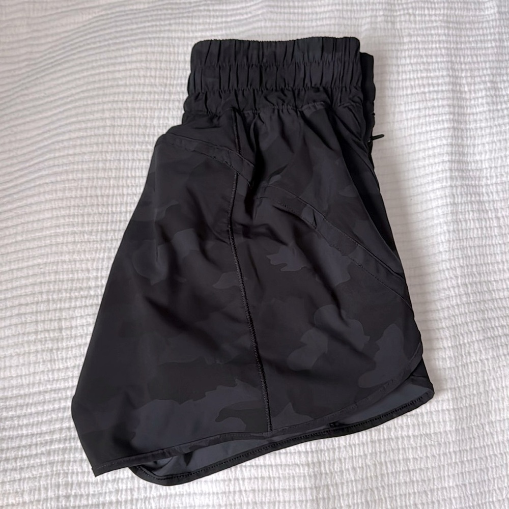 Lululemon Track That HR Short 5” Lined Sz 6 - Black Camo